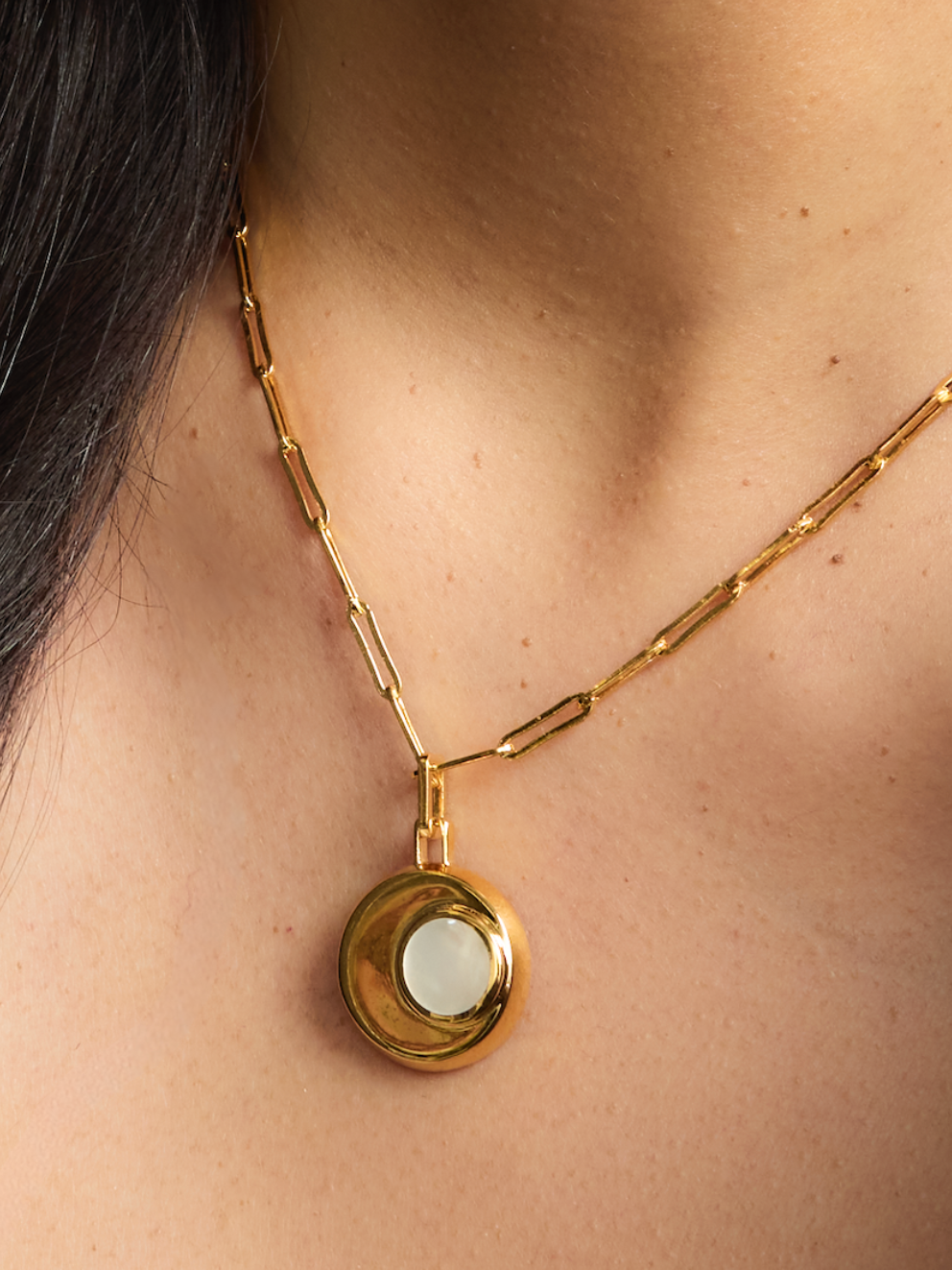 CRESSIDA NECKLACE <br> 18k Gold Plated - White Mother of Pearl